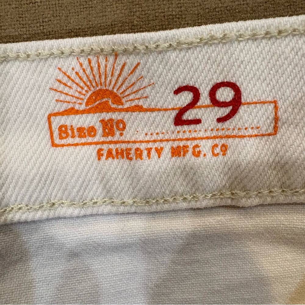 Faherty Women’s Sunwashed Denim Shorts Egret Raw Hem Size 29 - Picture 7 of 12